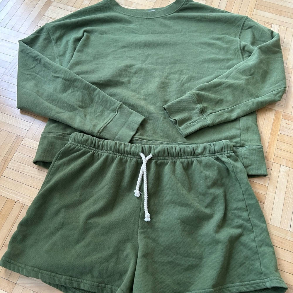 Green Sweatshirt and Shorts Set